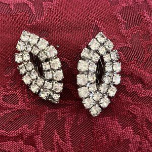 Vintage 1960’s Sparkly Oval Clear Crystal Clip-on Earrings